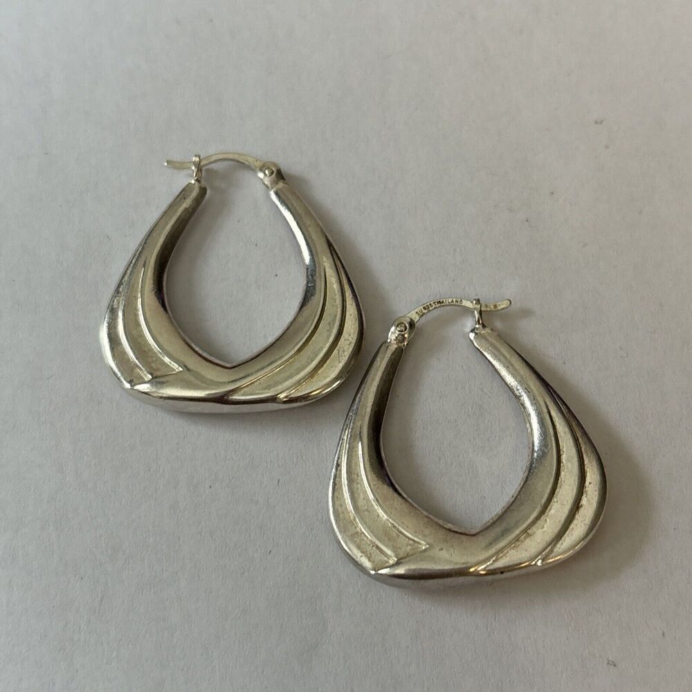 Beautiful Sterling Ridged Hoop Earrings Signed  SU 925 Thailand